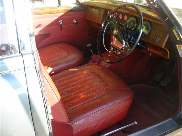 1962 Jaguar MK2 3.8 interior