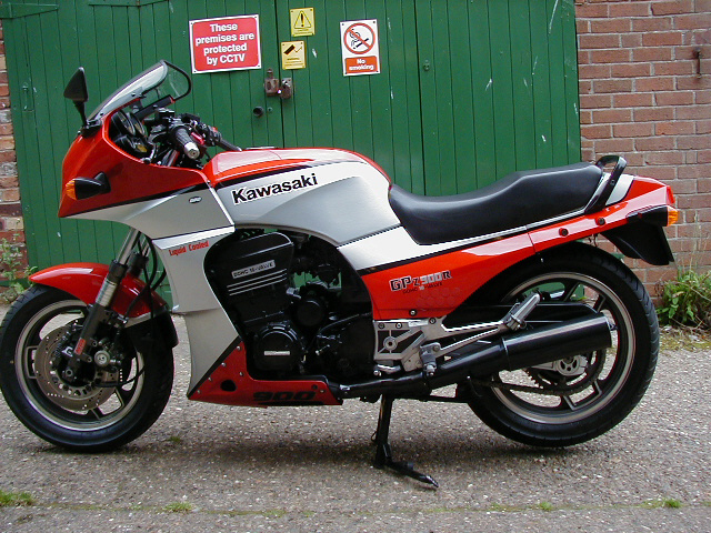 1985 Kawasaki GPZ900R A2