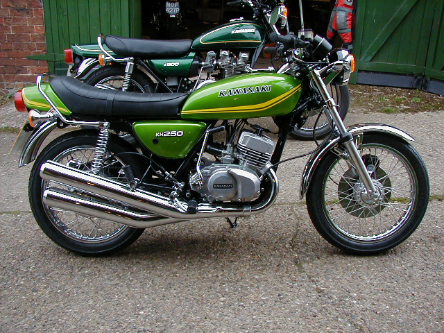 Kawasaki 250 Triple
