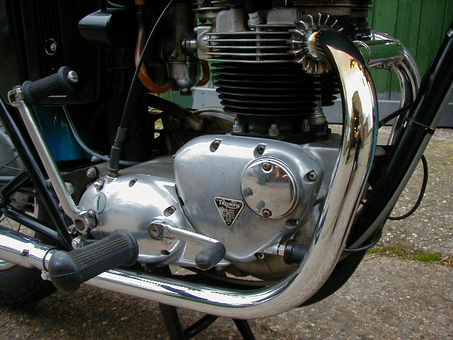 TR6 engine detail